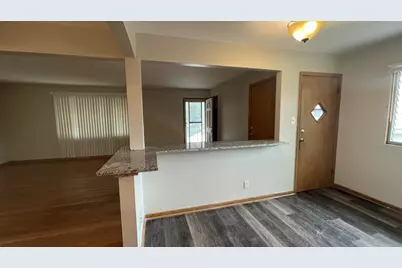 3952 S 43rd St #3954 Upper, Milwaukee, WI 53220 - Photo 5