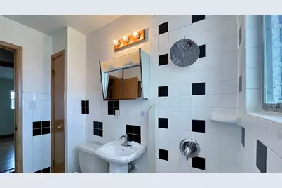 3952 S 43rd St #3954 Upper, Milwaukee, WI 53220 - Photo 7