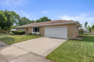 7701 W Warnimont Ave, Milwaukee, WI 53220 - Photo 33