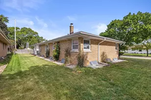 7701 W Warnimont Ave, Milwaukee, WI 53220 - Photo 37