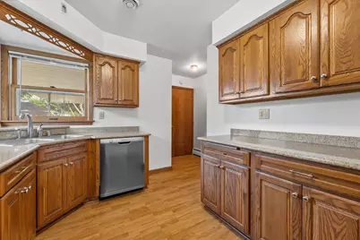 7701 W Warnimont Ave, Milwaukee, WI 53220 - Photo 11