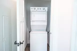 2075 N Cambridge Ave, Milwaukee, WI 53202 - Photo 9