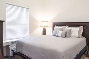 2075 N Cambridge Ave, Milwaukee, WI 53202 - Photo 3