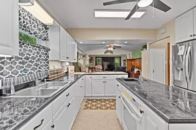 178 W Saveland Ave, Milwaukee, WI 53207 - Photo 15