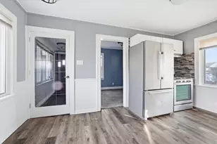 2148 S 91st St, West Allis, WI 53227 - Photo 7