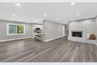 250 W Suburban Ct, Fox Point, WI 53217 - Photo 5