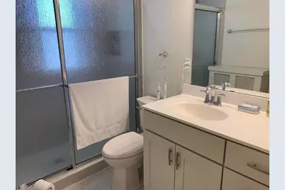2907 E Hampshire Ave, Milwaukee, WI 53211 - Photo 19