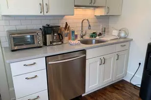 2907 E Hampshire Ave, Milwaukee, WI 53211 - Photo 7