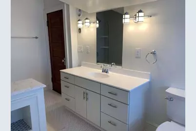 2907 E Hampshire Ave, Milwaukee, WI 53211 - Photo 23