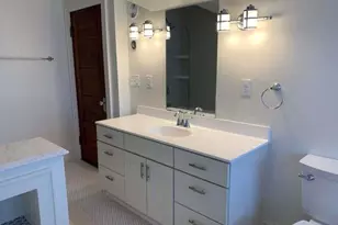 2907 E Hampshire Ave, Milwaukee, WI 53211 - Photo 23