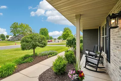 W138N6513  Manor Hills Blvd, Menomonee Falls, WI 53051 - Photo 5