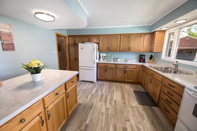2419 S 81st St, West Allis, WI 53219 - Photo 9