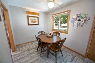 2419 S 81st St, West Allis, WI 53219 - Photo 7