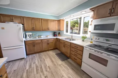 2419 S 81st St, West Allis, WI 53219 - Photo 11