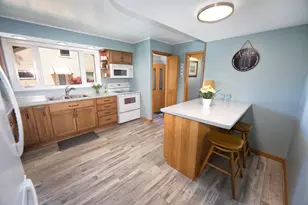 2419 S 81st St, West Allis, WI 53219 - Photo 9