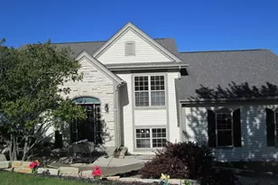 118 Manchester Dr, Waukesha, WI 53188 - Photo 1