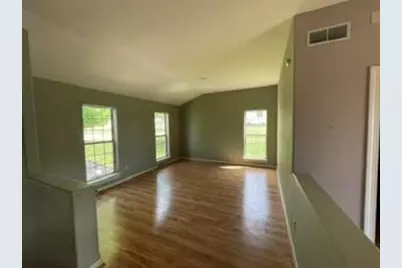 118  Manchester Dr, Waukesha, WI 53188 - Photo 3