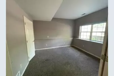 118  Manchester Dr, Waukesha, WI 53188 - Photo 9