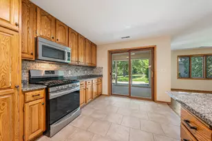 11014 Mequon Square Dr, Mequon, WI 53092 - Photo 11