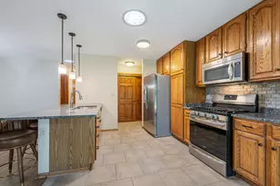 11014 Mequon Square Dr, Mequon, WI 53092 - Photo 13