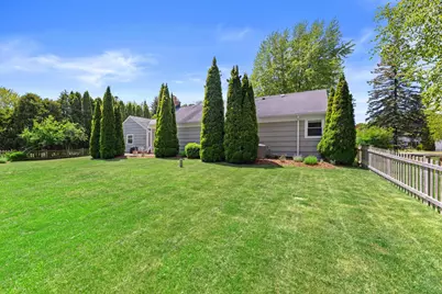 9060 N Meadowlark Ln, Bayside, WI 53217 - Photo 29