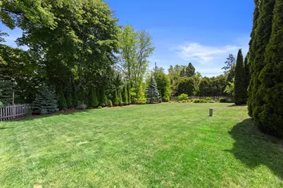 9060 N Meadowlark Ln, Bayside, WI 53217 - Photo 31