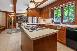 304 Fieldstone Rd, Delafield, WI 53018 - Photo 9