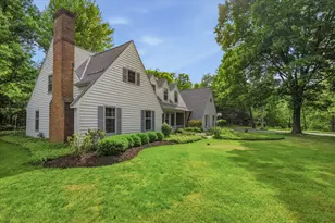 304 Fieldstone Rd, Delafield, WI 53018 - Photo 1