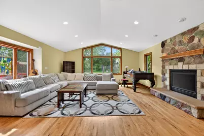 62 E Prospect Ct, Hartford, WI 53027 - Photo 5