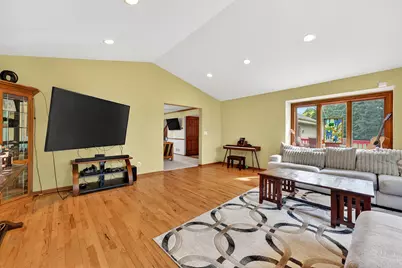 62 E Prospect Ct, Hartford, WI 53027 - Photo 9