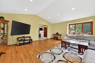 62 E Prospect Ct, Hartford, WI 53027 - Photo 9