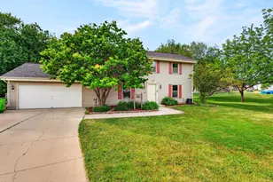 62 E Prospect Ct, Hartford, WI 53027 - Photo 3