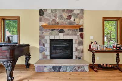 62 E Prospect Ct, Hartford, WI 53027 - Photo 7