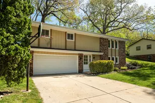 720 Coventry Ln, Hartland, WI 53029 - Photo 1