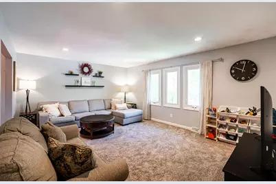 720  Coventry Ln, Hartland, WI 53029 - Photo 7