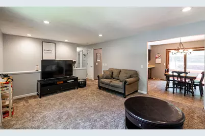 720  Coventry Ln, Hartland, WI 53029 - Photo 3