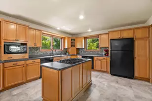 9574 S Fairway Circle, Franklin, WI 53132 - Photo 7