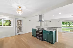 8570 W Lancaster Ave, Milwaukee, WI 53225 - Photo 9