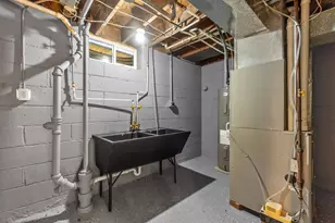 8570 W Lancaster Ave, Milwaukee, WI 53225 - Photo 31