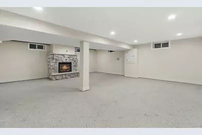 8570 W Lancaster Ave, Milwaukee, WI 53225 - Photo 29