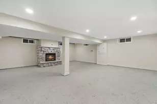 8570 W Lancaster Ave, Milwaukee, WI 53225 - Photo 29
