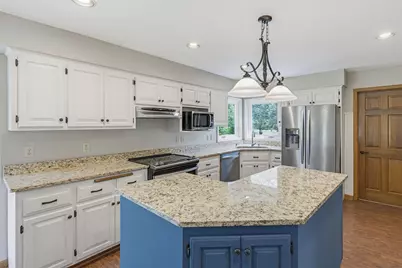 112 N Meadowside Ct, Summit, WI 53066 - Photo 5