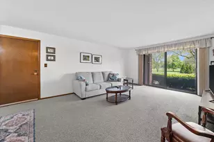 301 Park Hill Dr, Pewaukee, WI 53072 - Photo 3