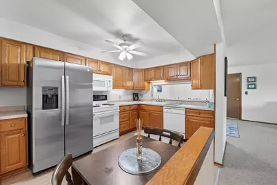 301  Park Hill Dr #A, Pewaukee, WI 53072 - Photo 7