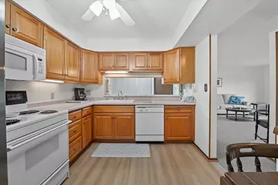 301  Park Hill Dr #A, Pewaukee, WI 53072 - Photo 9