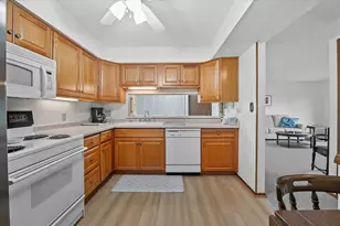 301 Park Hill Dr, Pewaukee, WI 53072 - Photo 9