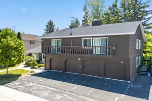 2619 Camelot Blvd, Sheboygan, WI 53081 - Photo 3