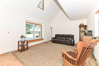960 E Oakwood Rd, Oak Creek, WI 53154 - Photo 9