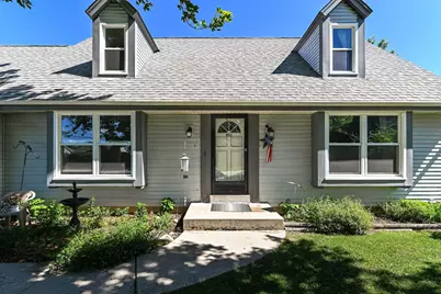 960 E Oakwood Rd, Oak Creek, WI 53154 - Photo 5