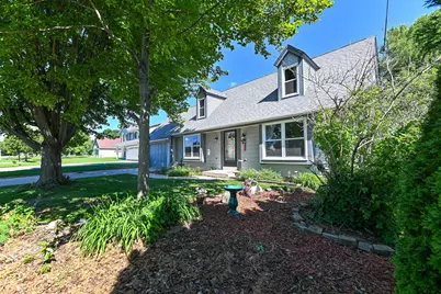 960 E Oakwood Rd, Oak Creek, WI 53154 - Photo 3